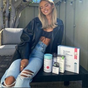 Zara ripped blogger jeans